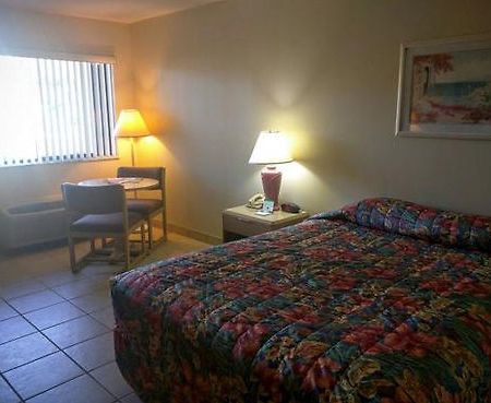 Cypress Cove Nudist Resort Poinciana Luaran gambar