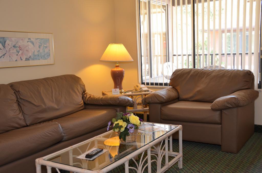 Cypress Cove Nudist Resort Poinciana Bilik gambar